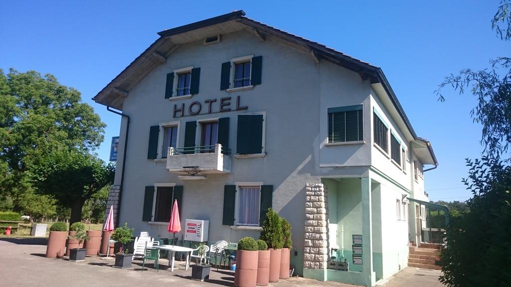 Hotel De La Gare, Vendlincourt Екстериор снимка