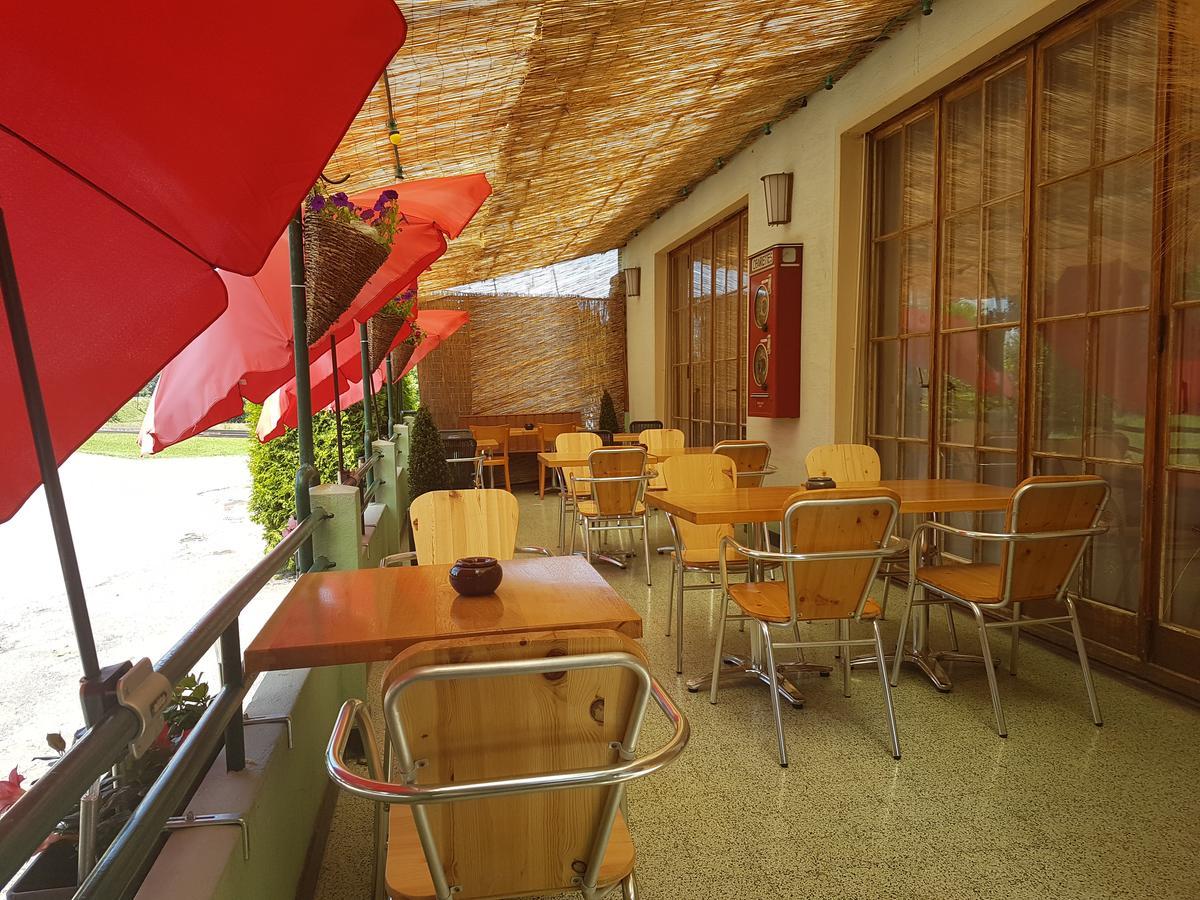 Hotel De La Gare, Vendlincourt Екстериор снимка