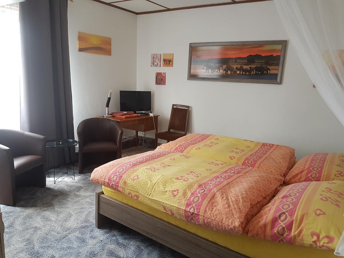 Hotel De La Gare, Vendlincourt Екстериор снимка