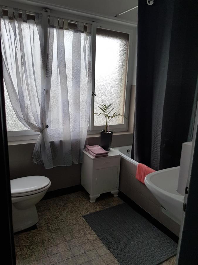 Hotel De La Gare, Vendlincourt Екстериор снимка